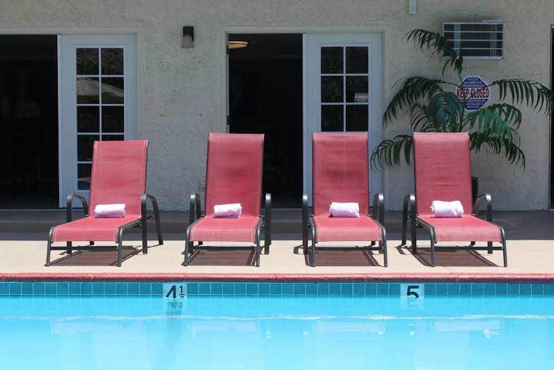 California Suites Hotel San Diego Exterior photo